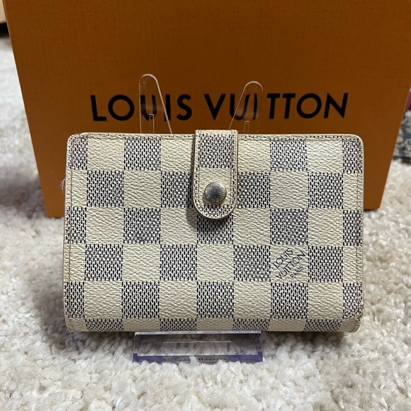 Louis Vuitton Handbags - Louis Vuitton Damier Azur Kisslock wallet
